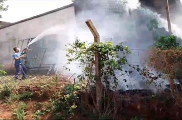 Defesa Civil de Bastos faz Combate a Incêndio com seus brigadistas em depósito de bandejas