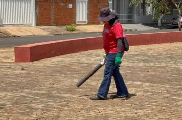 Prefeitura realiza limpeza de praças e vias urbanas