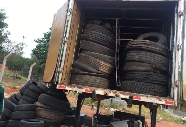 Prefeitura realiza coleta dos pneus de uso irreversível